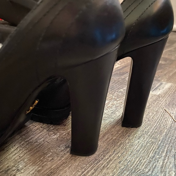 Prada heels - Picture 2 of 3